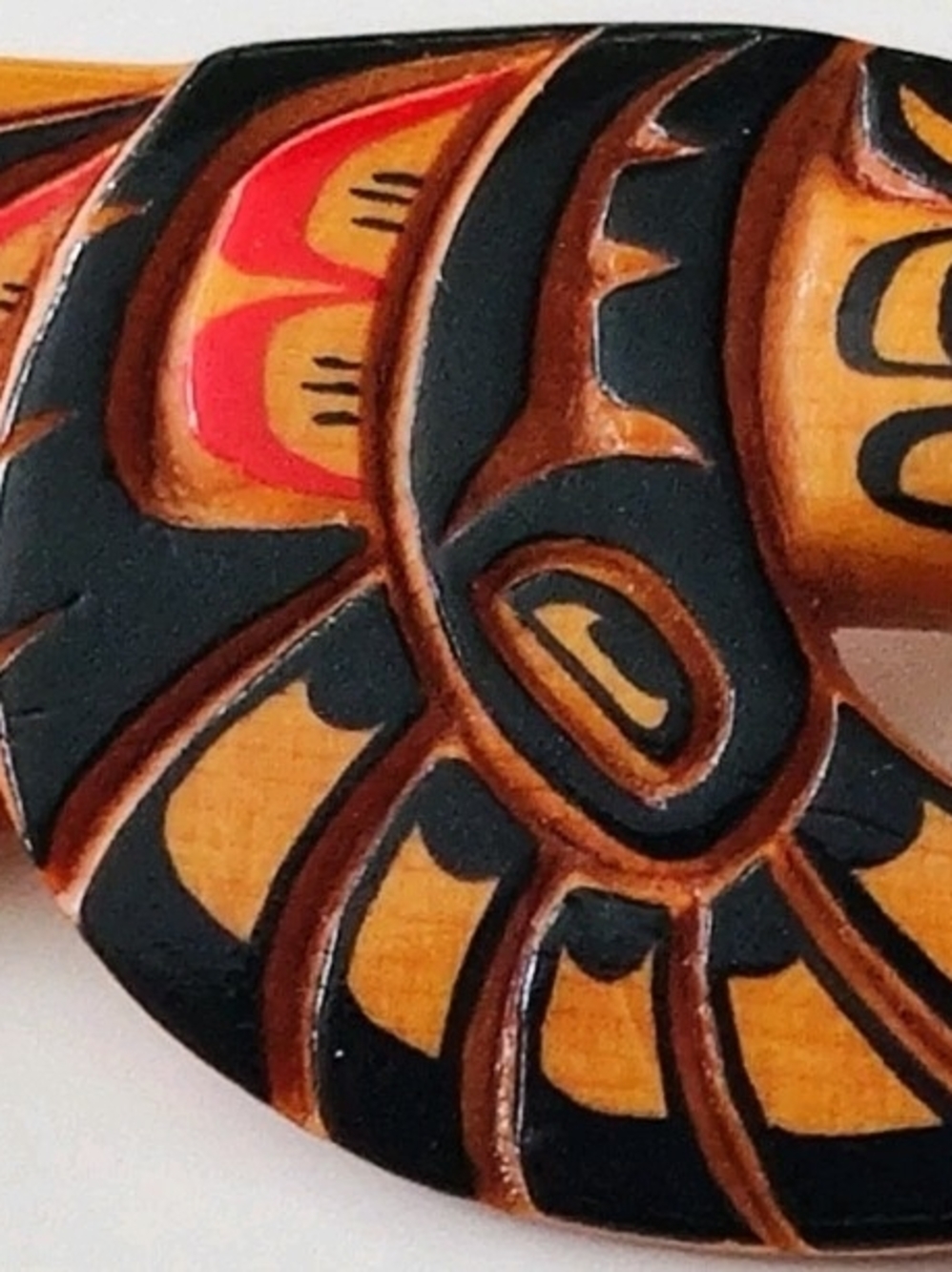 Vintage Canadian Indigenous Art Brooch Hand-carved Cedar ca. 1989.... - Picture 3 of 12